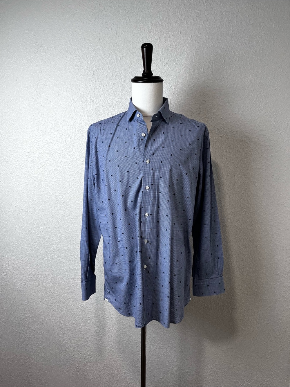 XACUS Navy/White With Flowers Button Down Size 17.5/ 44
